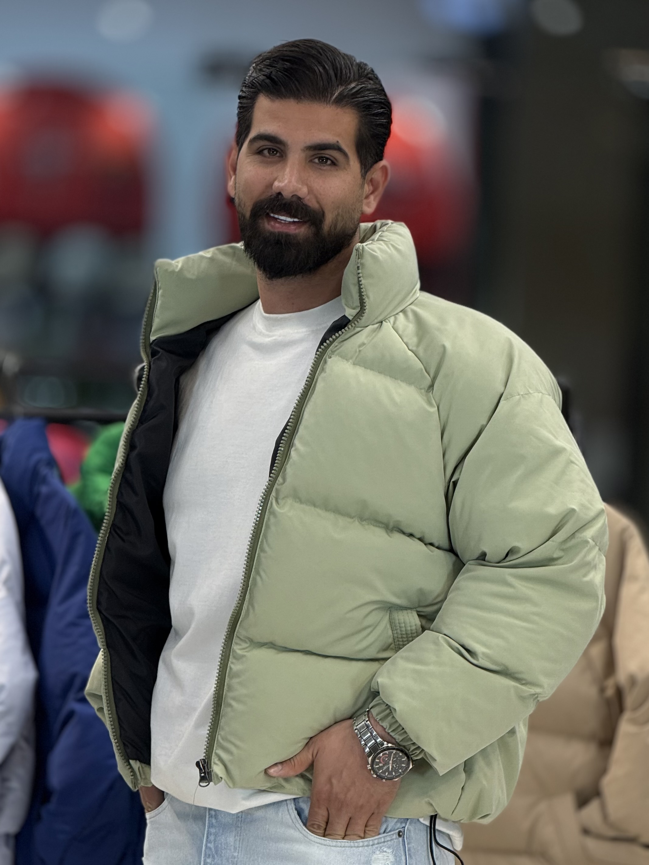 رنگ مغز پسته ای